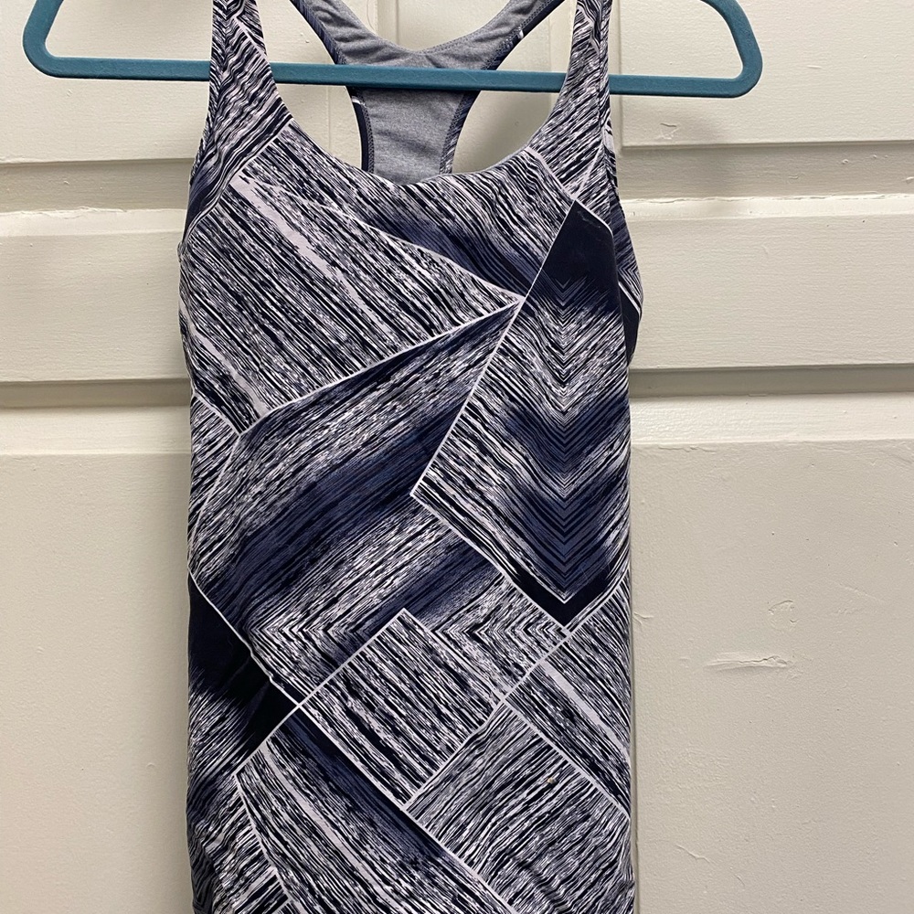 Lululemon size 8 workout top
